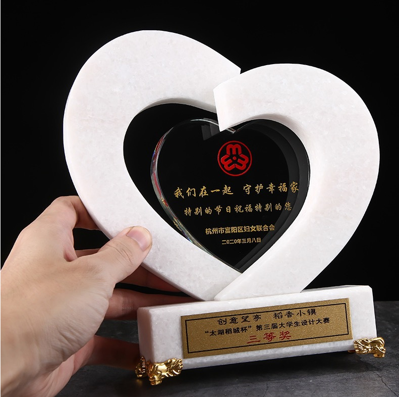 Heart trophy 05