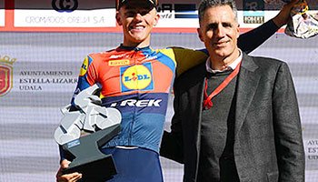 custom awards and trophies​