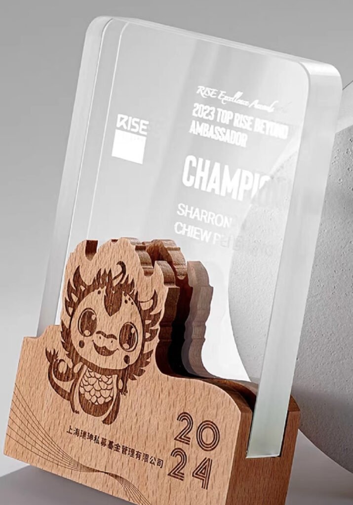 Crystal trophy with wooden base 198