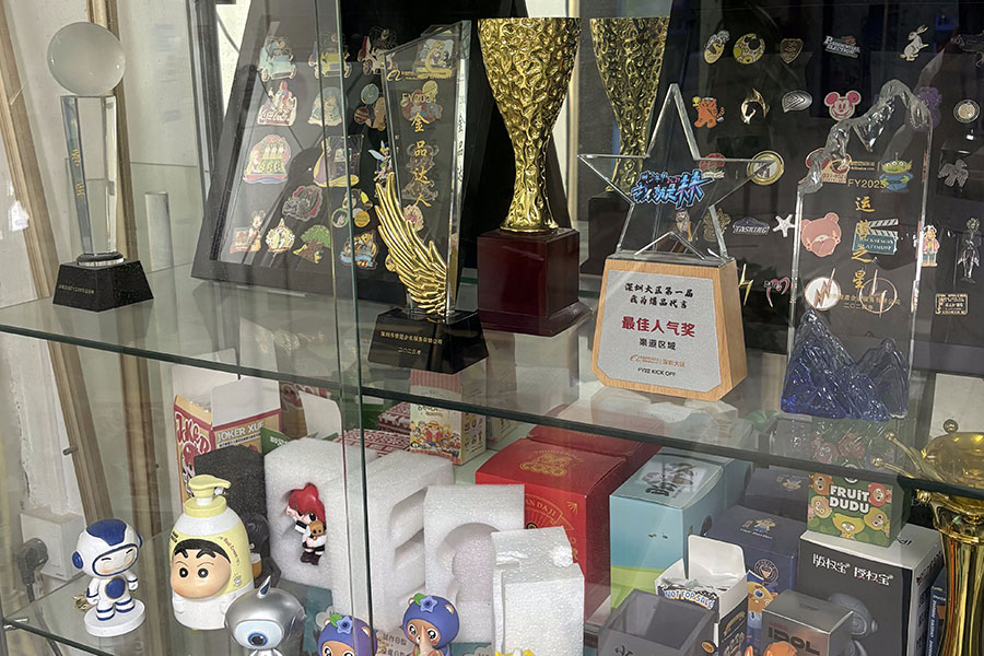 Custom Trophy Manufacturers 01