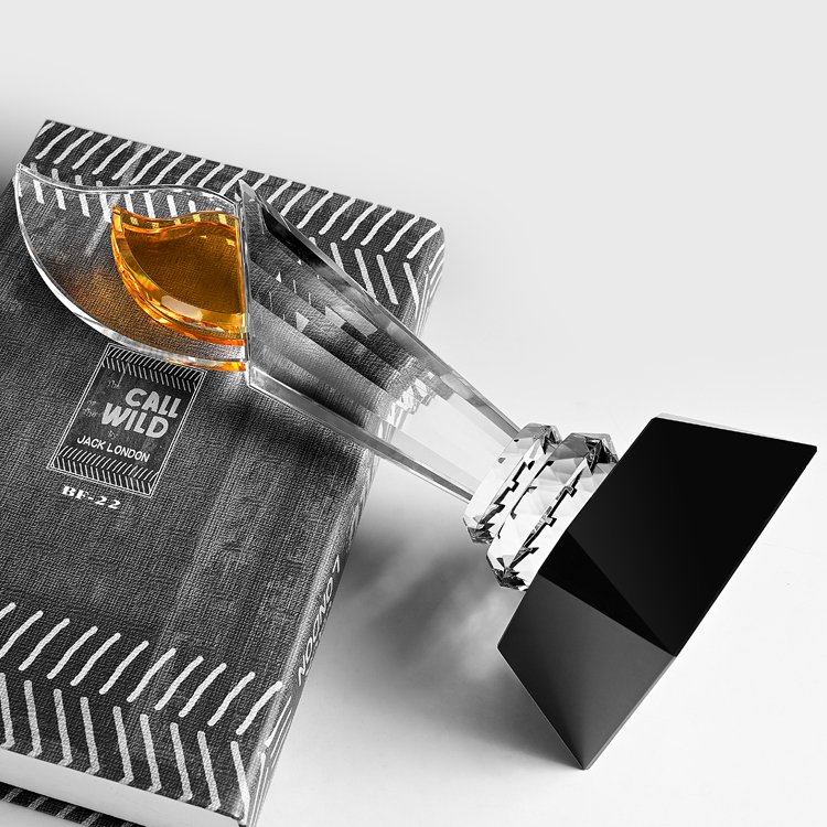 center trophy​ 04
