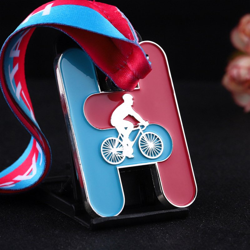 Children's Cycling Medal 17-2