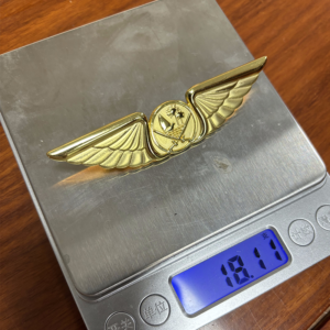 Qatar Airways metal badges1