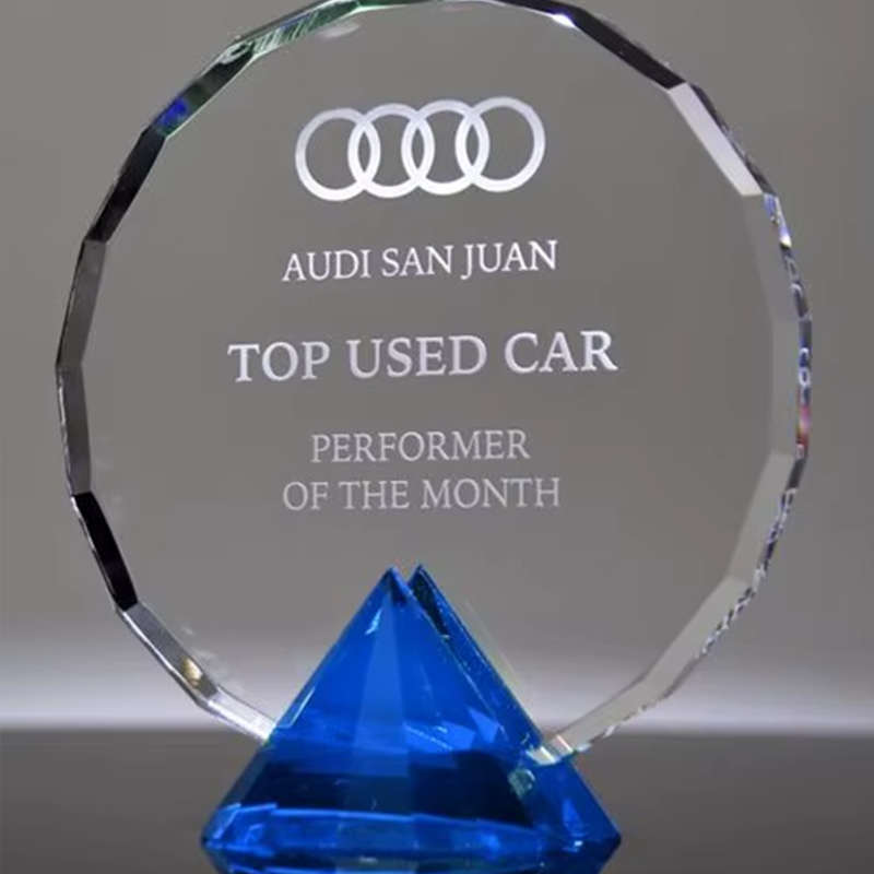Round Glass Trophy Manufacturer3