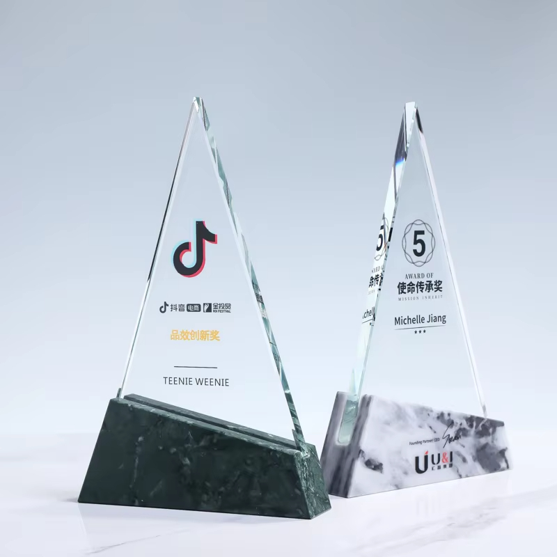 Triangular marble trophy-01