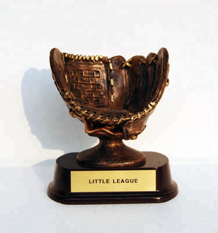 baseball mitt trophy 7-1