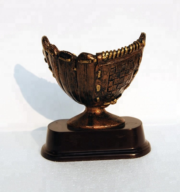 baseball mitt trophy 7-3