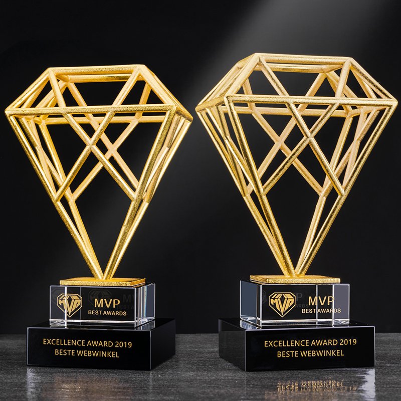 golden trophies​-03