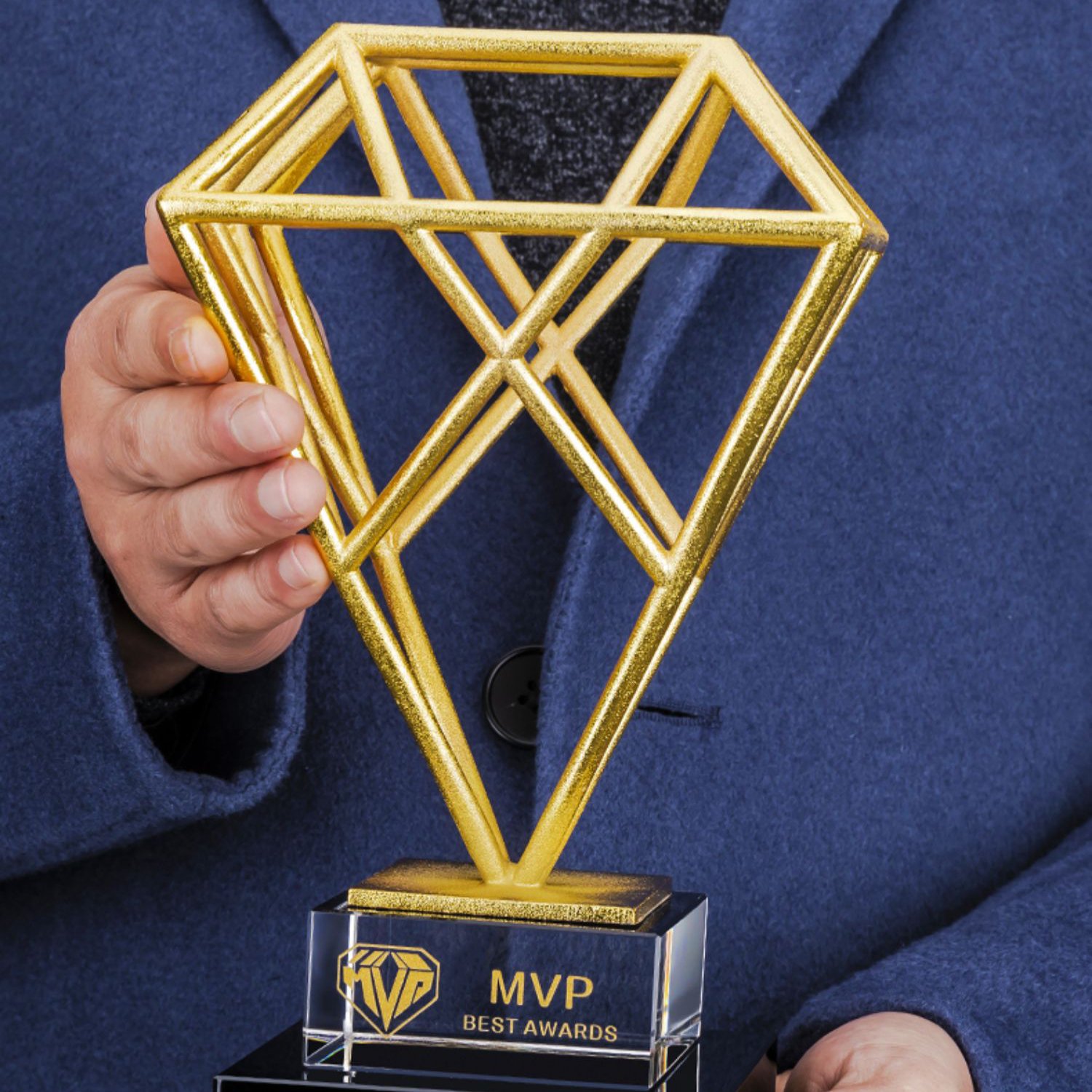 golden trophies​-05