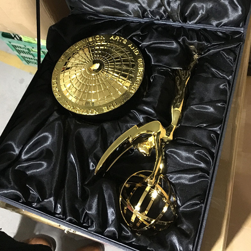 golden trophy​1