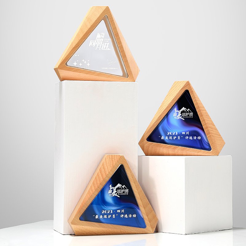 wood triangle Forest Trophy 02