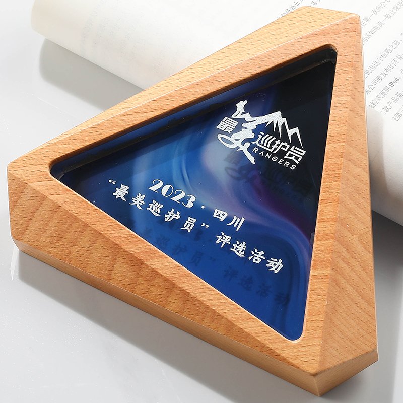 wood triangle Forest Trophy 03
