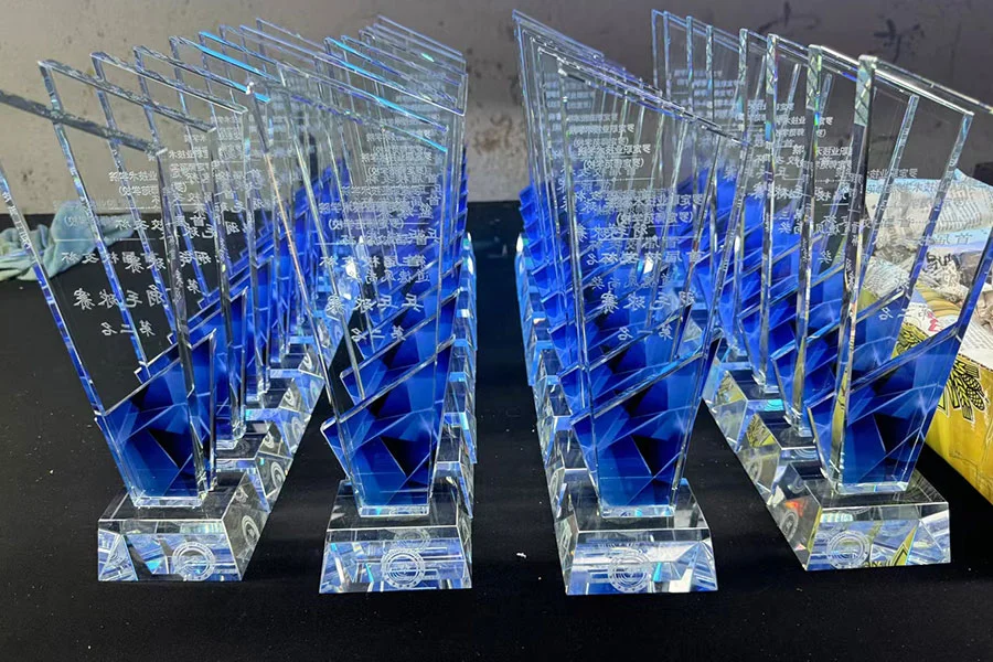 Blue crystal trophy
