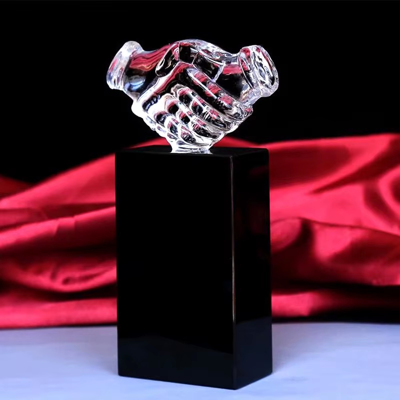 Crystal Handshake Trophy2