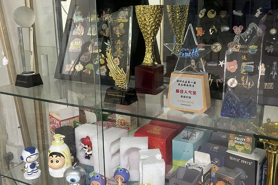 Custom Trophy Manufacturers 01