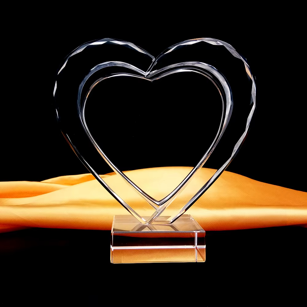 Engraved crystal heart trophy1