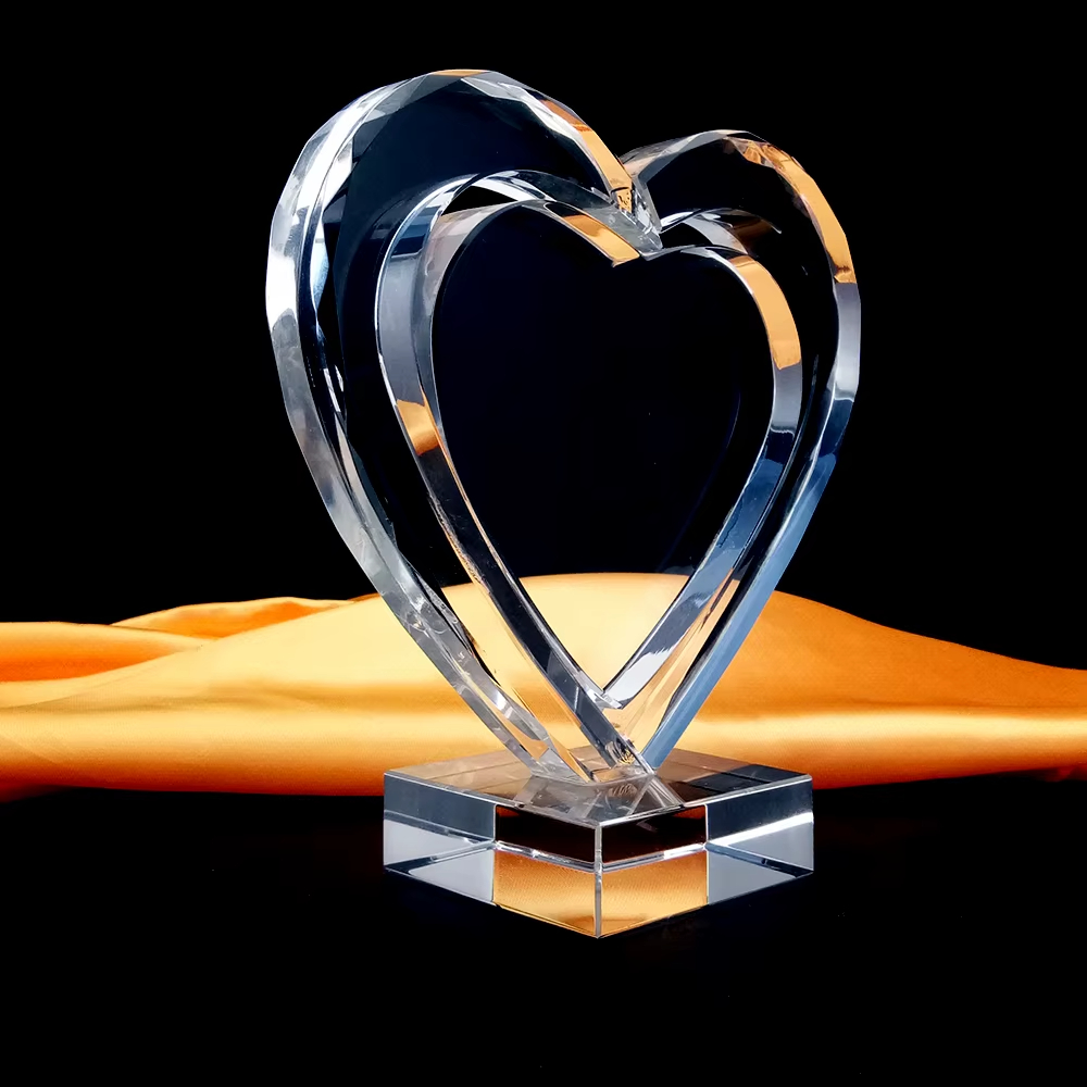 Engraved crystal heart trophy2