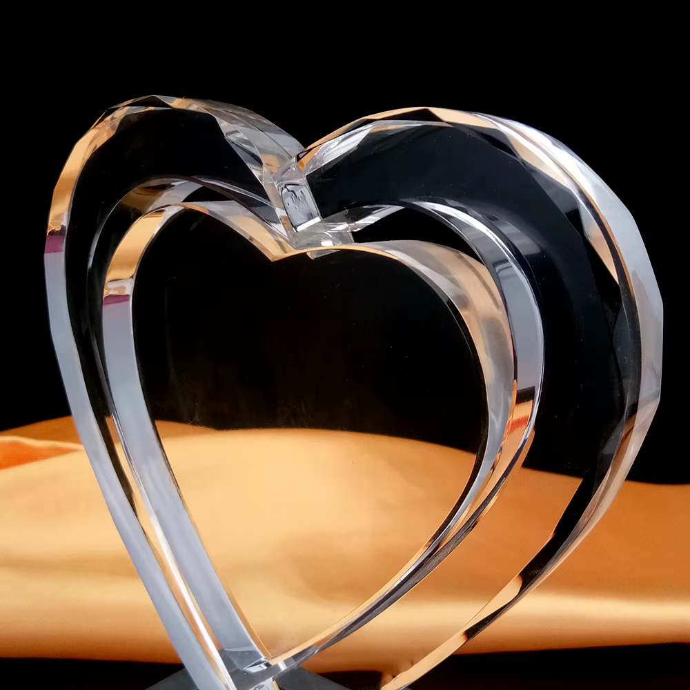 Engraved crystal heart trophy4