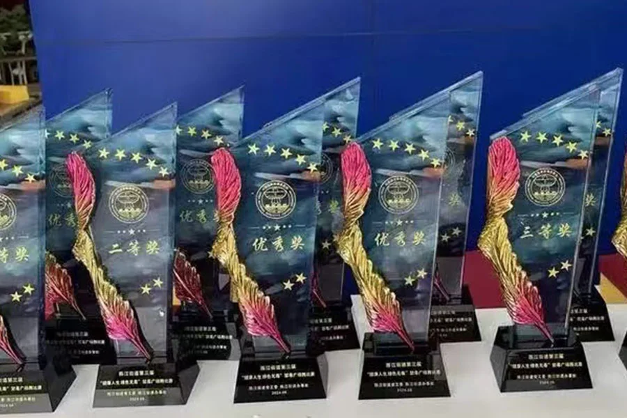 Excellent crystal trophy