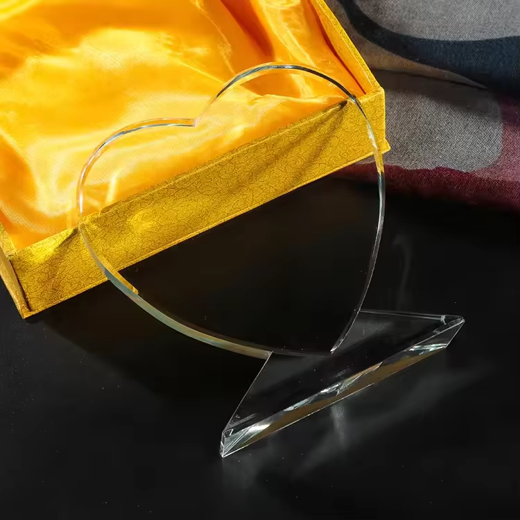 Glass heart shaped trophy3