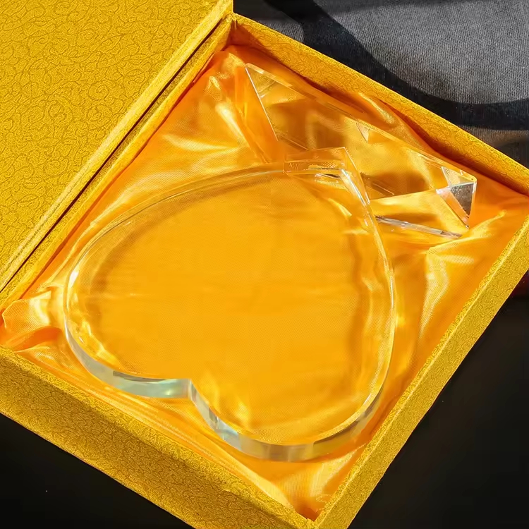 Glass heart shaped trophy4
