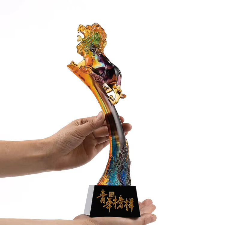 Lion glaze trophy-02