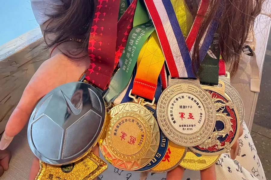 Metal medals