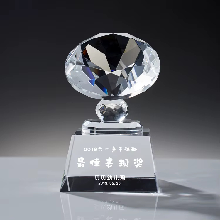Small handshake trophy3