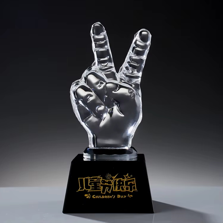 Small handshake trophy4