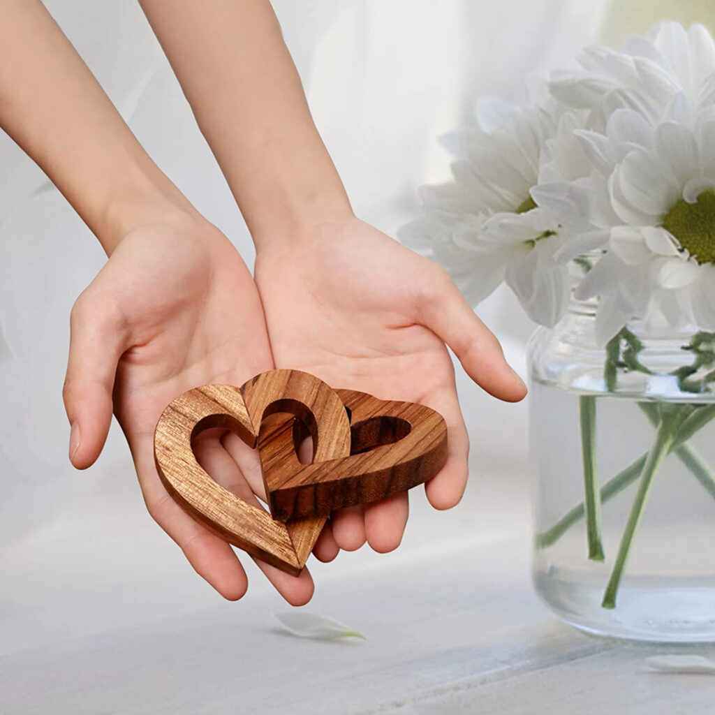 Wooden heart decorations3