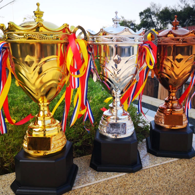 Gold, Silber- und Bronze -Trophäen (2)