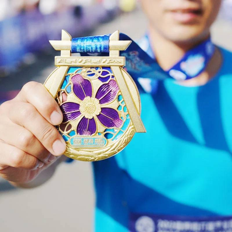 3D hollow rotating medal