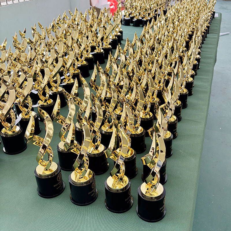 Little Giant Golden Bull Award2