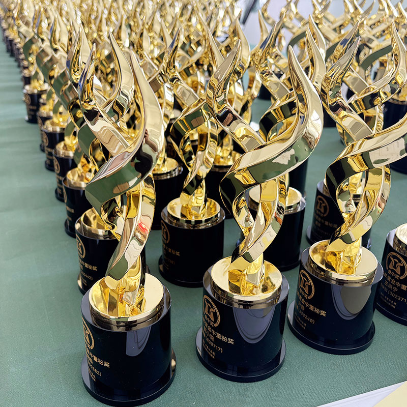 Little Giant Golden Bull Award3