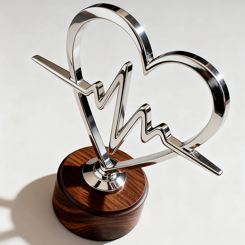 Creative Metal Heart-Shaped Trophy2