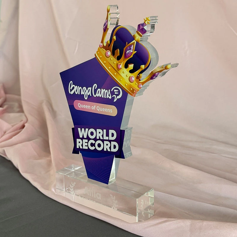 Queen's Crystal Award - Trophy Medal Badge Commemorative Coin Keychain Fridge Magnet Ornament Model Design wholesale custom supplier Queen's Crown Crystal Award3