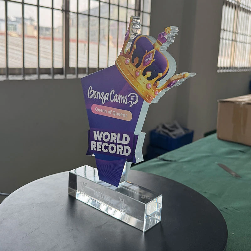 Queen's Crystal Award - Trophy Medal Badge Commemorative Coin Keychain Fridge Magnet Ornament Model Design wholesale custom supplier Queen's Crown Crystal Award4