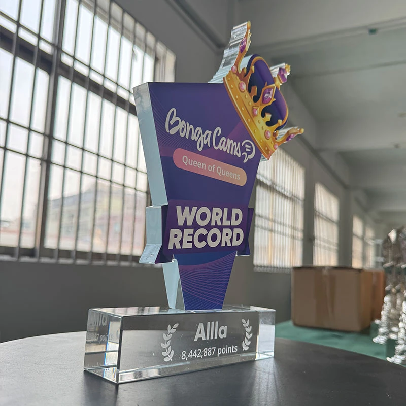 Queen's Crystal Award - Trophy Medal Badge Commemorative Coin Keychain Fridge Magnet Ornament Model Design wholesale custom supplier Queen's Crown Crystal Award5