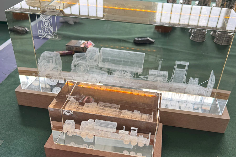 Military Vehicle Crystal Sculpture Ornament2