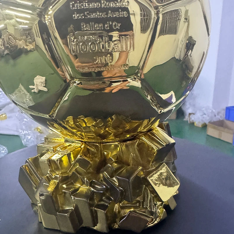 Ballon d'Or Trophy Replica4
