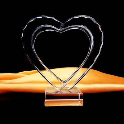 Engraved crystal heart trophy1